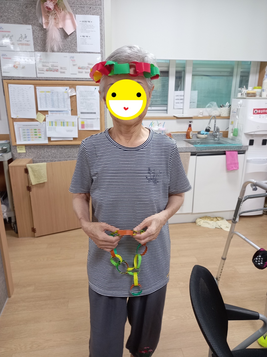 22.08.11(목) 색종이 목걸이 만들기