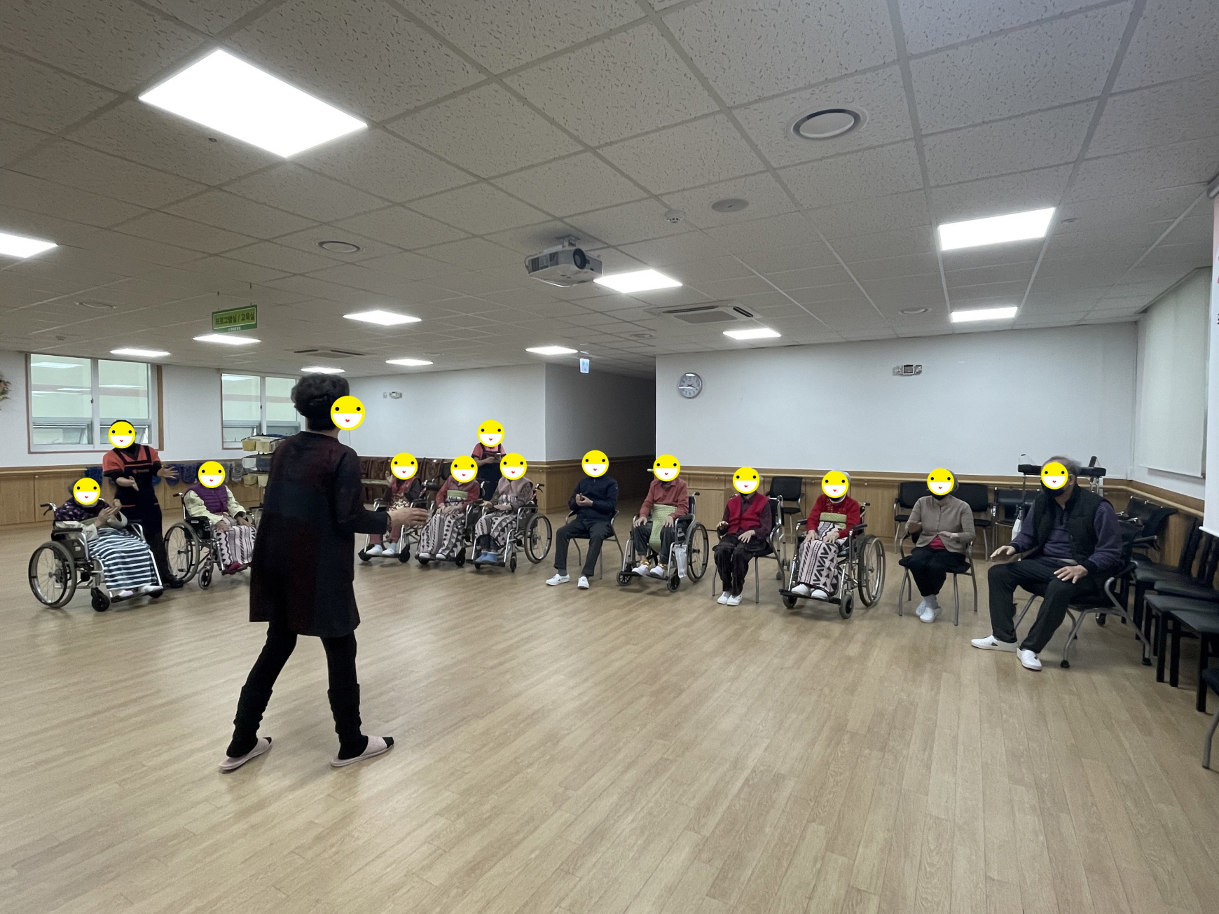 22.12.30 (금)_노인 스포츠&색칠하기