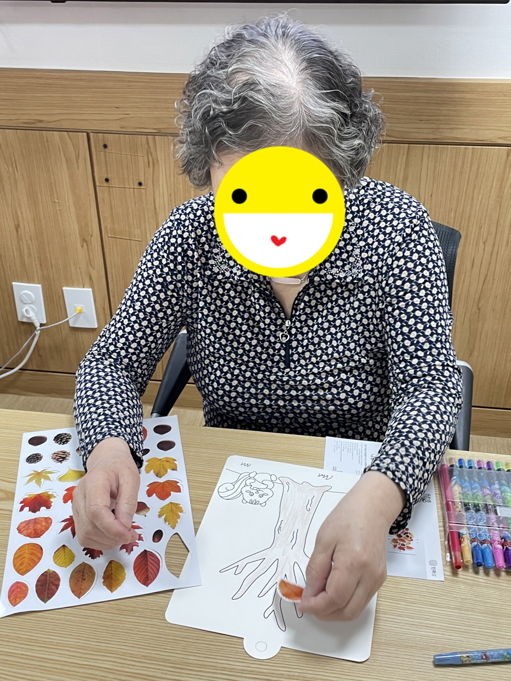 23.10.05. (목) _ 단풍잎 붙이기